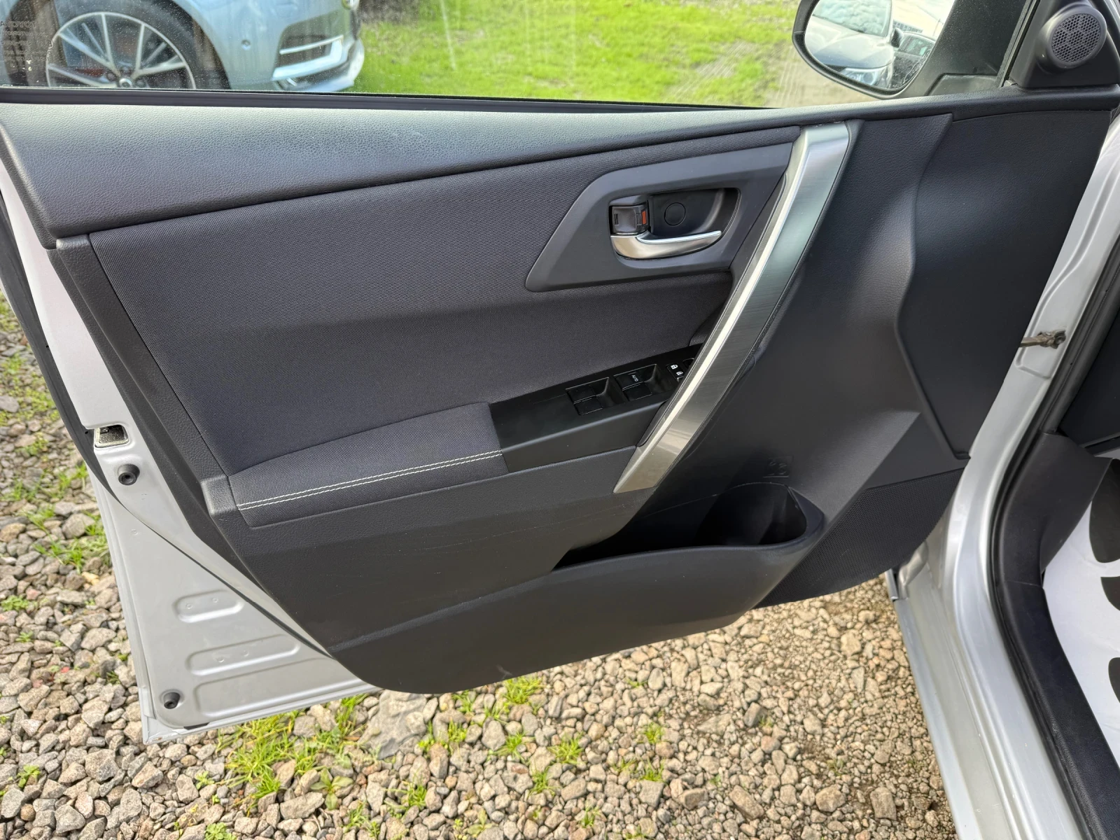 Toyota Auris 1.6i CH 132ks AUTOMAT | Mobile.bg   11