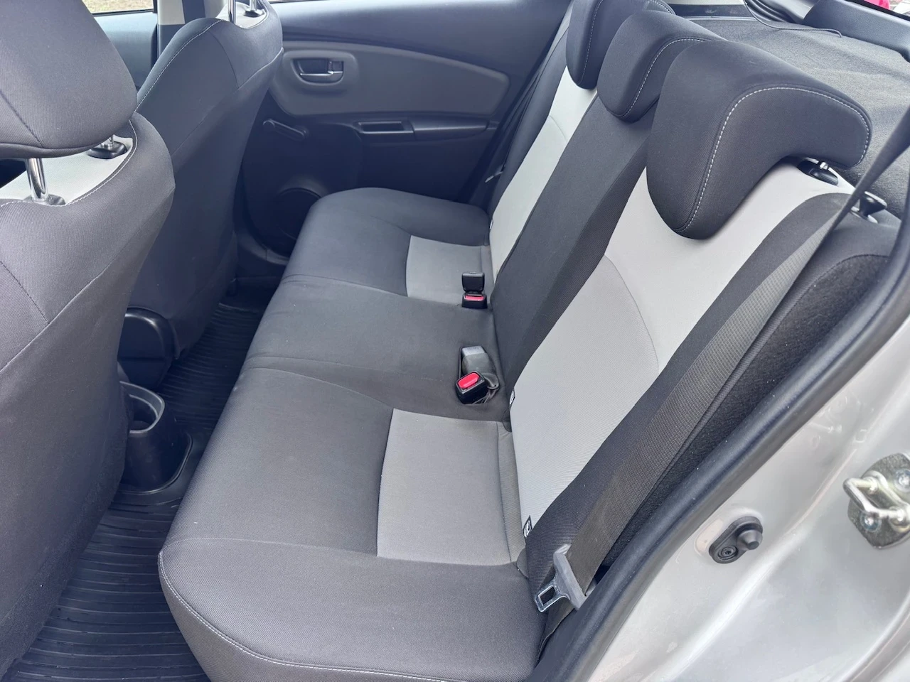 Toyota Yaris 1.5i Автоматик - изображение 10