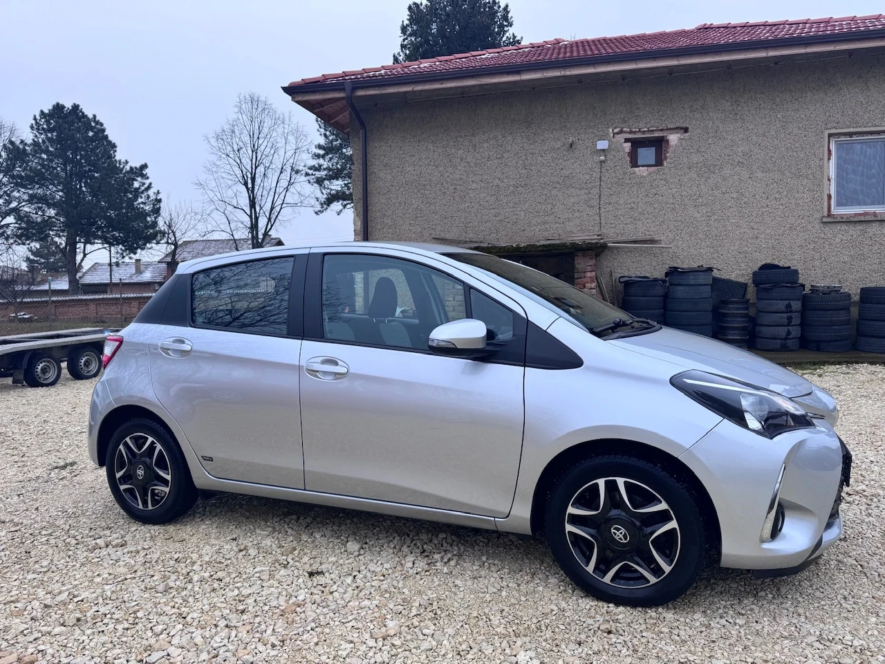 Toyota Yaris 1.5i Автоматик - изображение 6