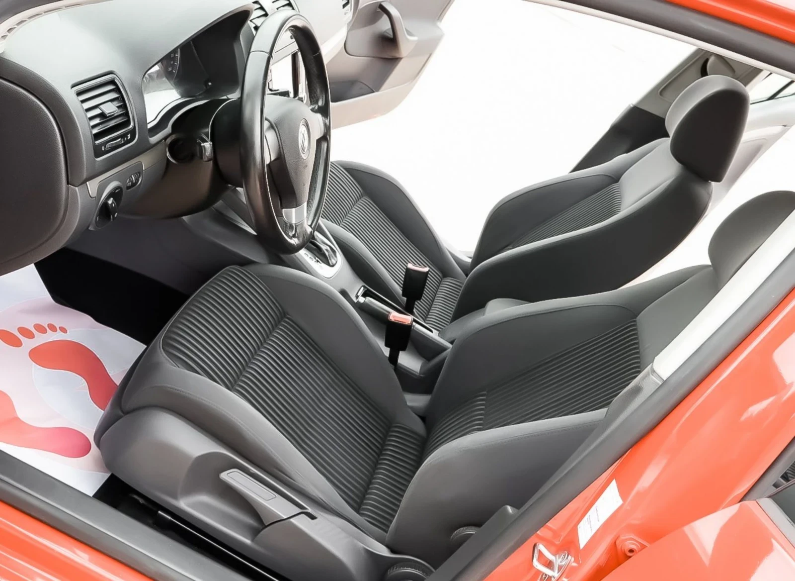 VW Golf 1.9tdi 105kc. Gti paket, снимка 9 - Автомобили и джипове - 54380433