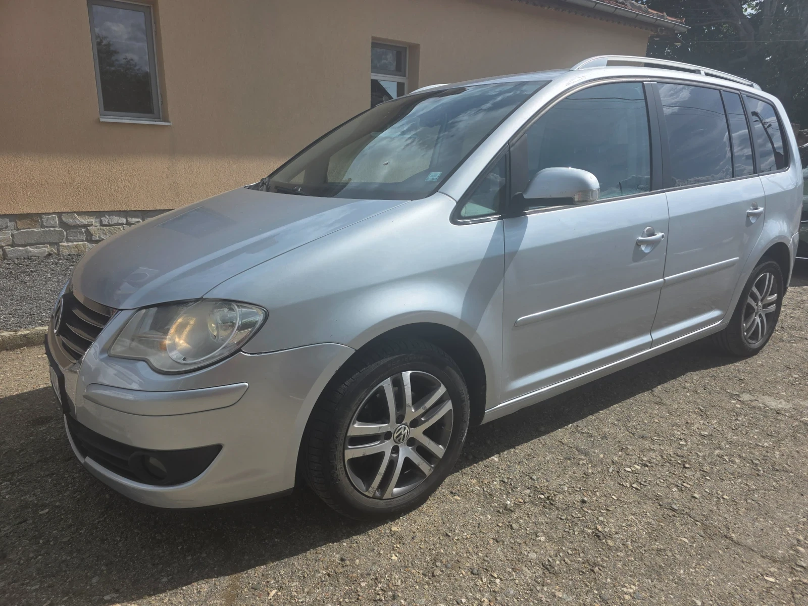 VW Touran 2.0, 140 коня, снимка 2 - Автомобили и джипове - 54669266