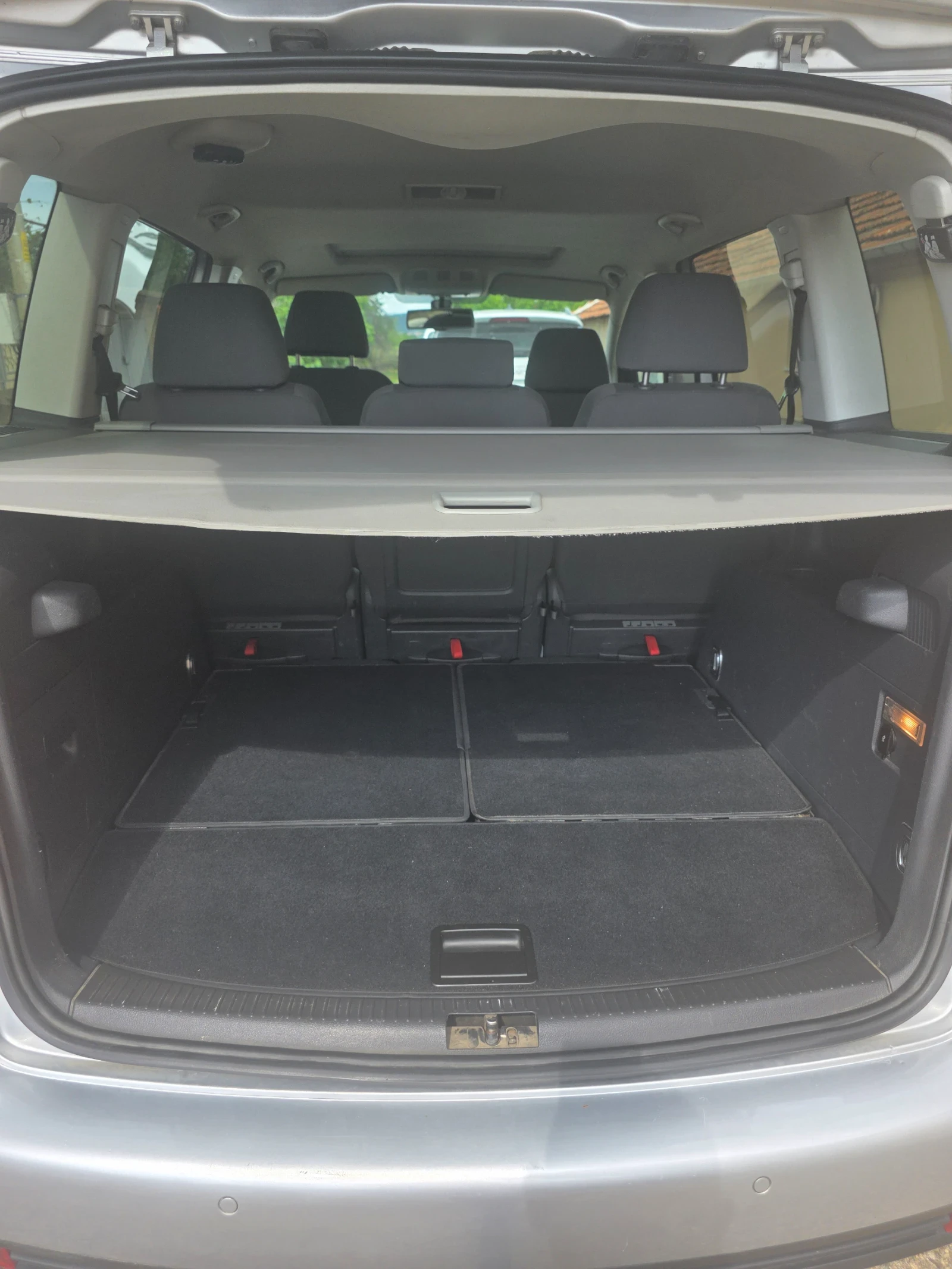 VW Touran 2.0, 140 коня, снимка 12 - Автомобили и джипове - 54669266