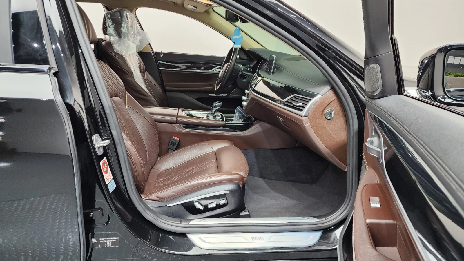 BMW 740 M760LI CONV* 360* МАСАЖ* ОБДУХ* DIS* SOFT-CLOSE* H, снимка 15 - Автомобили и джипове - 55301359