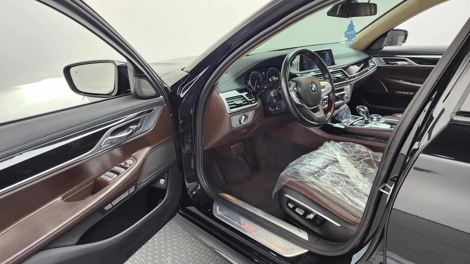 BMW 740 M760LI CONV* 360* МАСАЖ* ОБДУХ* DIS* SOFT-CLOSE* H, снимка 9 - Автомобили и джипове - 55301359