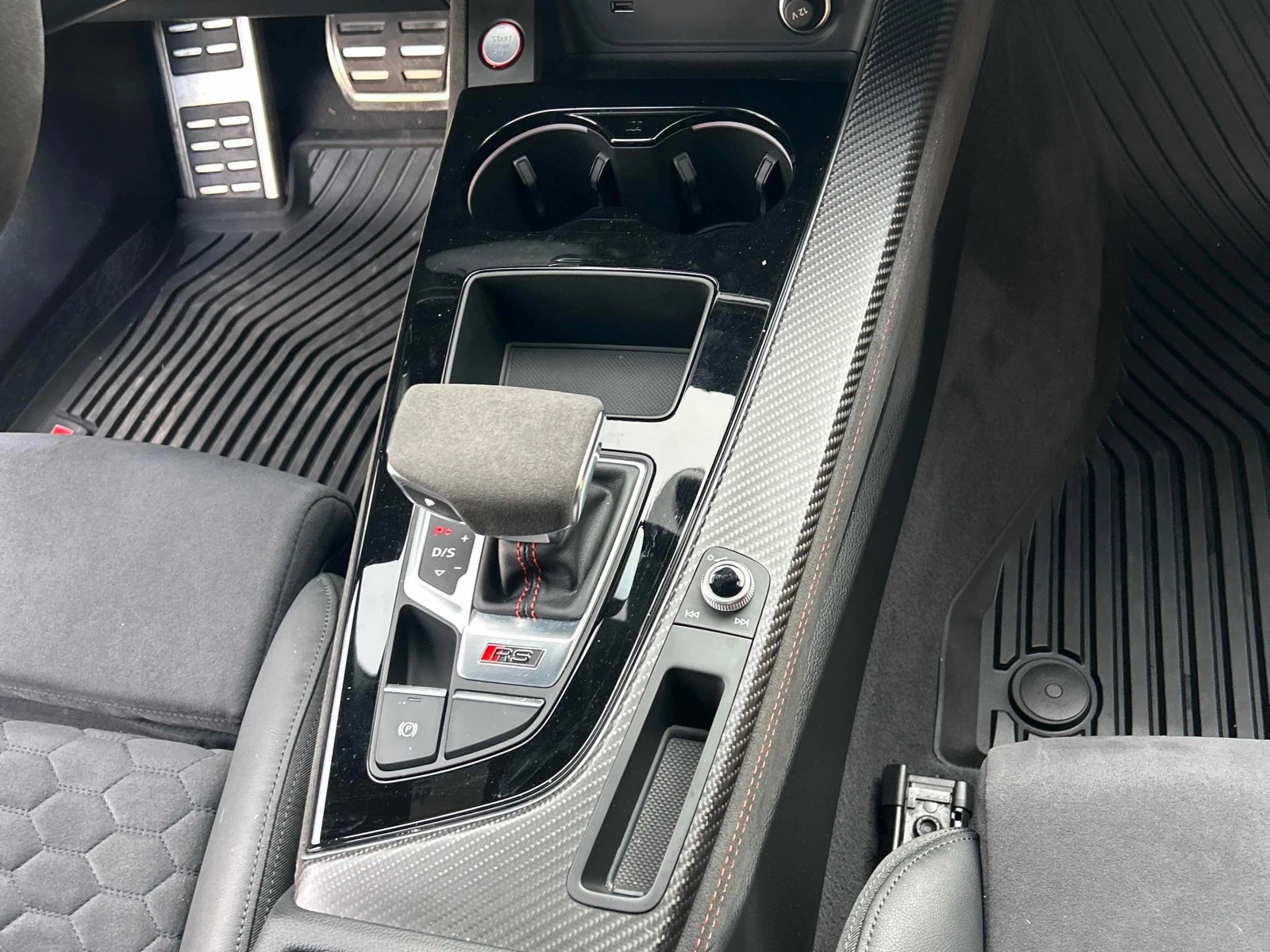 Audi Rs5 * CARFAX * ДИСТРОНИК * 360 КАМЕРА * АВТОКРЕДИТ, снимка 17 - Автомобили и джипове - 55943646