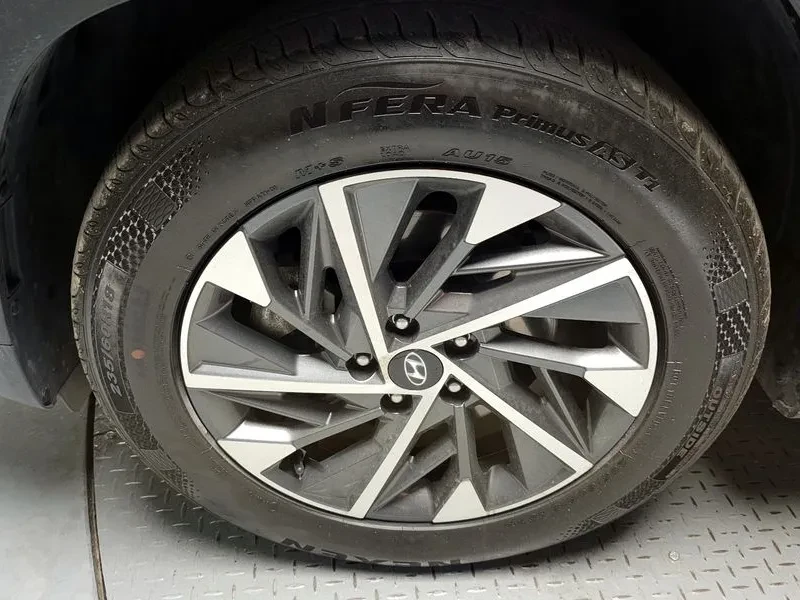 Hyundai Tucson, снимка 5 - Автомобили и джипове - 54833530