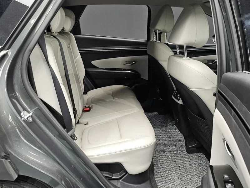 Hyundai Tucson, снимка 11 - Автомобили и джипове - 54833530