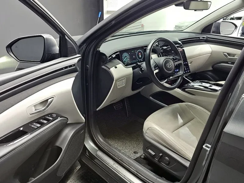 Hyundai Tucson, снимка 10 - Автомобили и джипове - 54833530