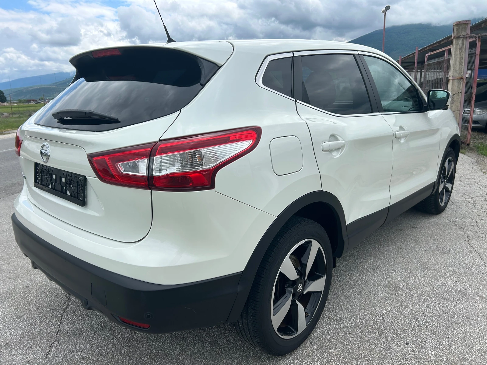 Nissan Qashqai 1.2 TEKNA/AUTOMAT/LED/360 - изображение 7