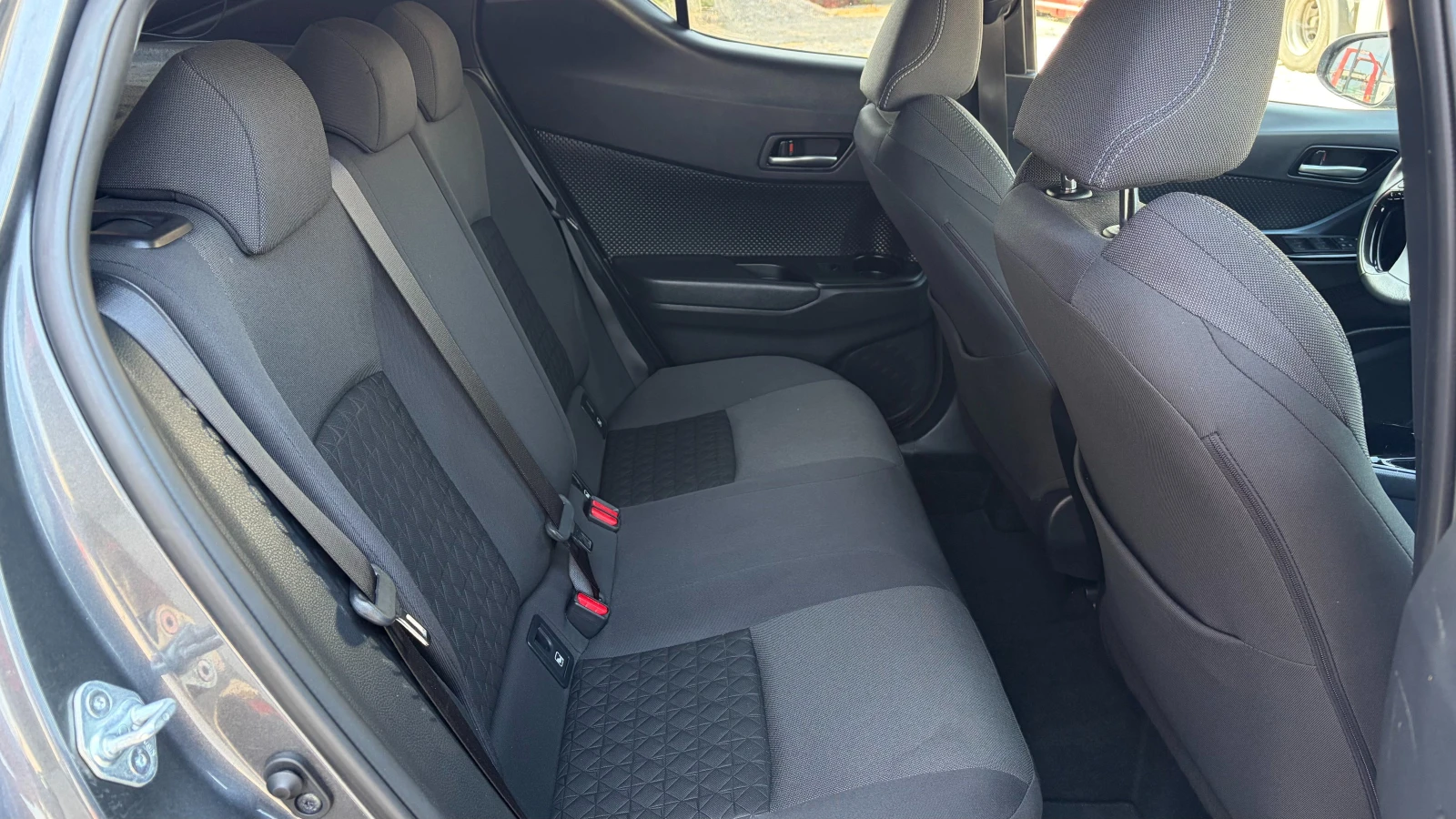 Toyota C-HR 1.8 Hybrid , снимка 11 - Автомобили и джипове - 55346626