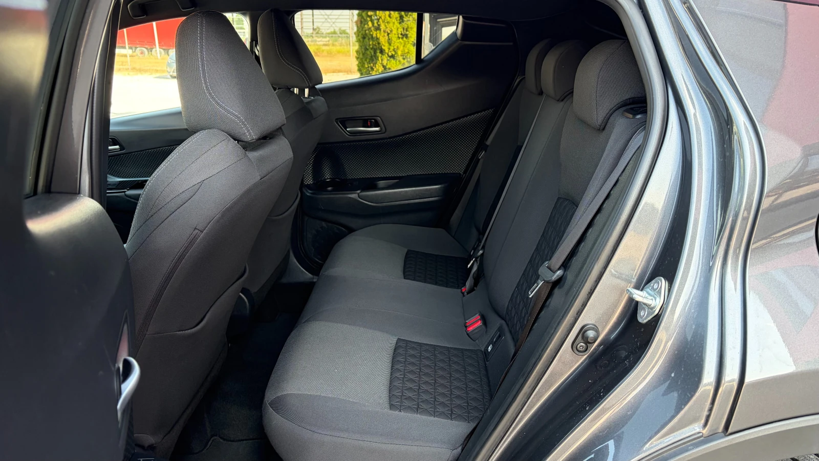 Toyota C-HR 1.8 Hybrid , снимка 9 - Автомобили и джипове - 55346626