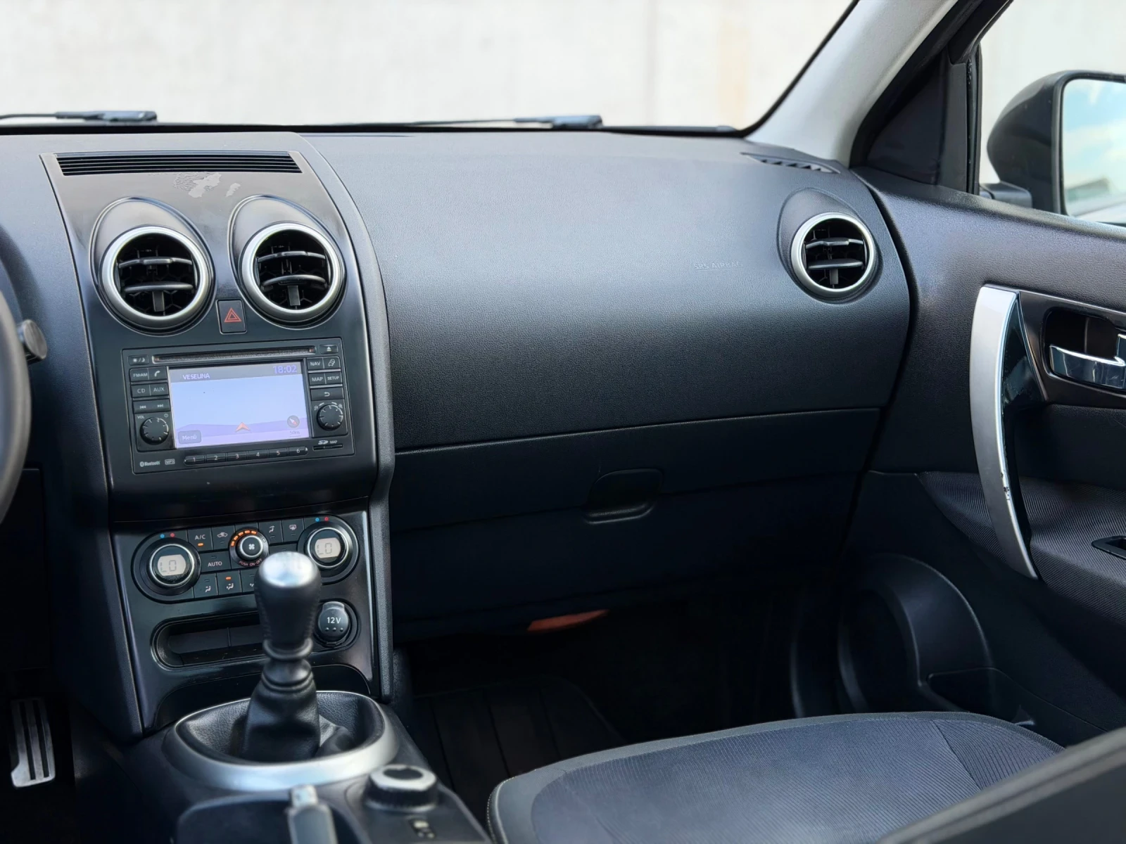 Nissan Qashqai 2.0DCi~150hp~4x4~NAVI~ПАНОРАМА , снимка 13 - Автомобили и джипове - 55798305