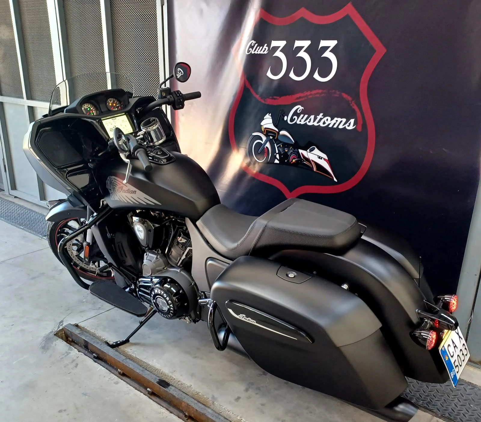 Indian Challenger Dark Horse Black Smoke - изображение 6