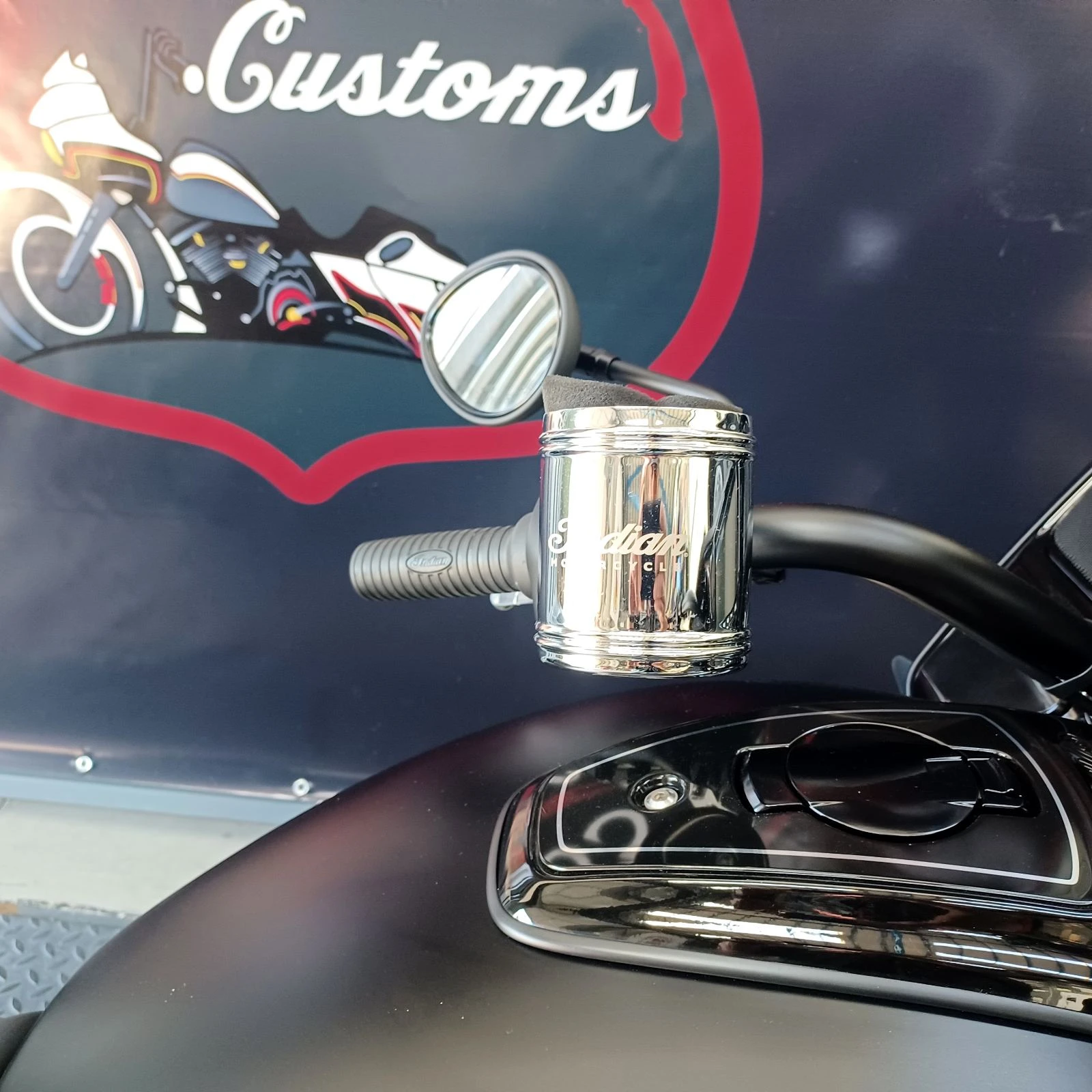 Indian Challenger Dark Horse Black Smoke | Mobile.bg   12