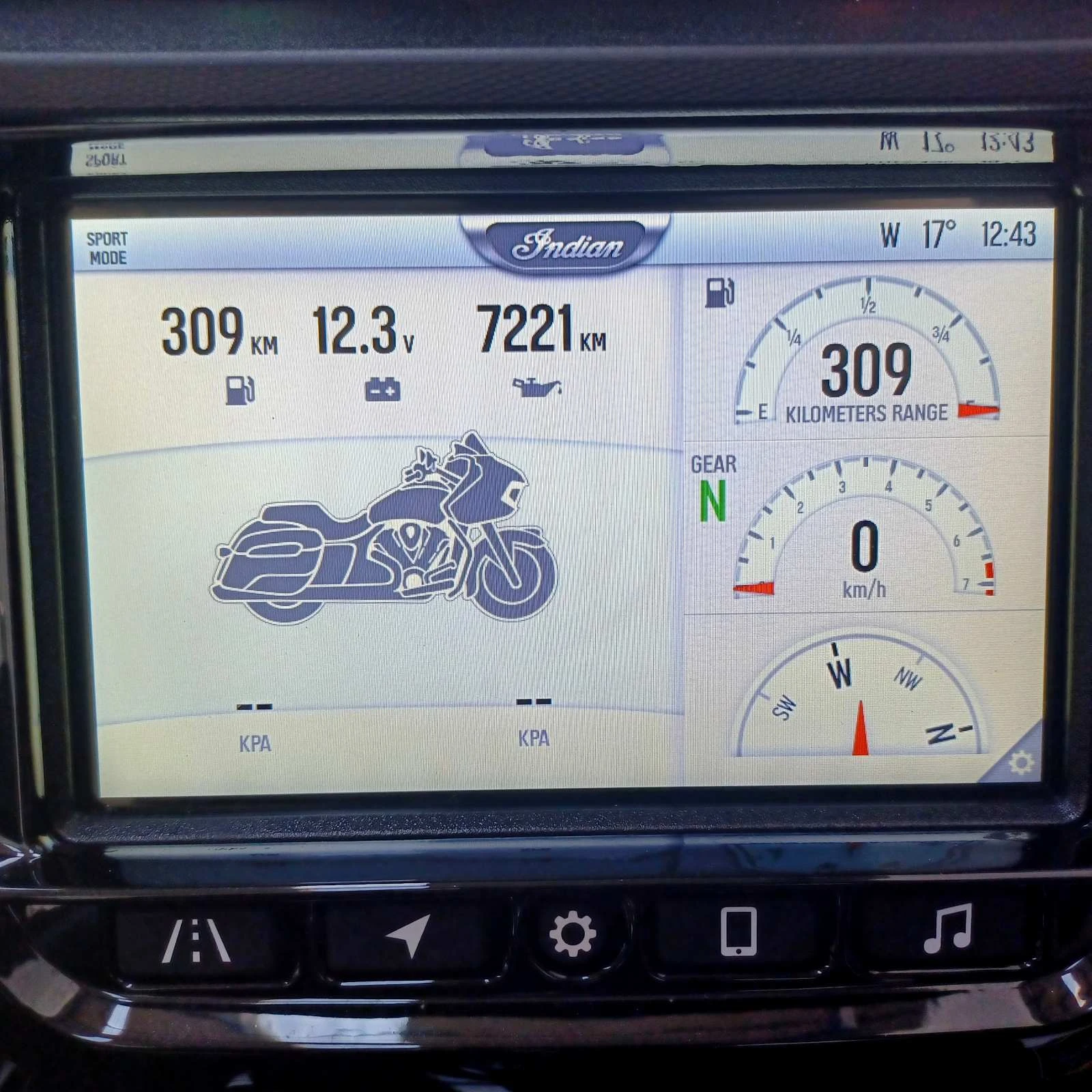 Indian Challenger Dark Horse Black Smoke | Mobile.bg   13