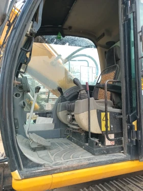      JCB JS210LC