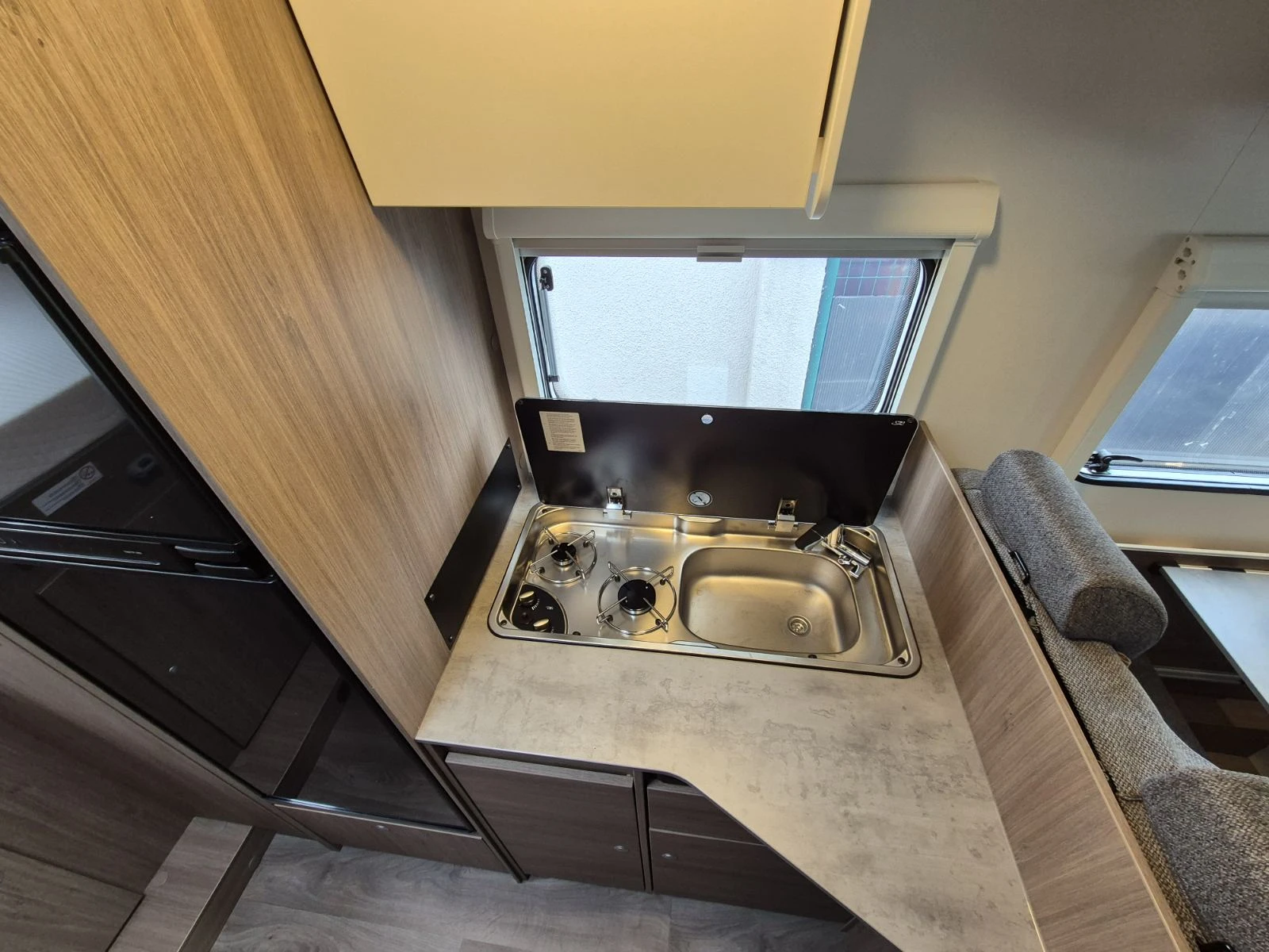 ������ Carado T334S Edition Lithium, Solar, Booster... | Mobile.bg � ����������� 16