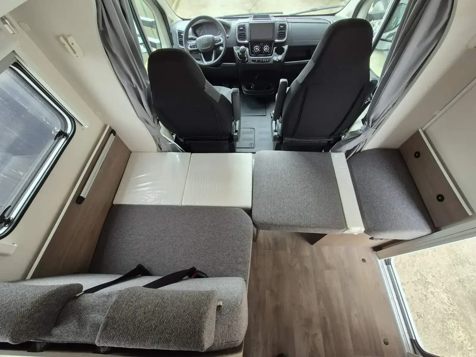 ������ Carado T334S Edition Lithium, Solar, Booster... | Mobile.bg � ����������� 15