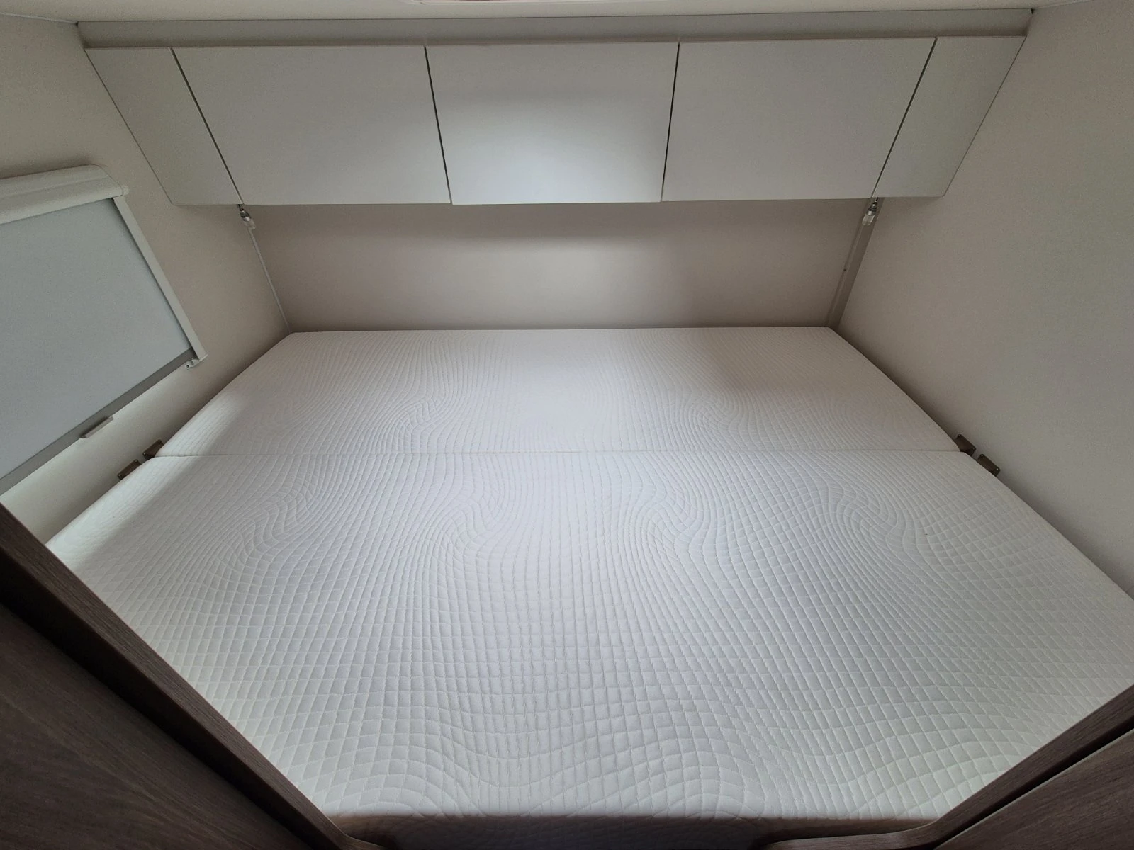 ������ Carado T334S Edition Lithium, Solar, Booster... | Mobile.bg � ����������� 11