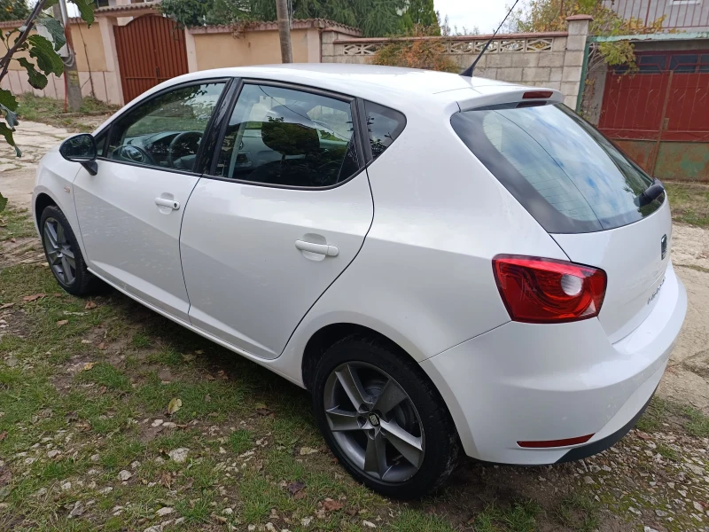 Seat Ibiza 1.2 12V, снимка 4 - Автомобили и джипове - 52068789