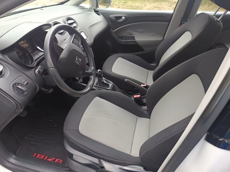 Seat Ibiza 1.2 12V, снимка 9 - Автомобили и джипове - 52068789