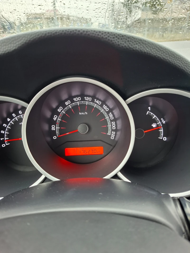 Kia Venga 1.4 90 к.с от Германия, снимка 13 - Автомобили и джипове - 53575051