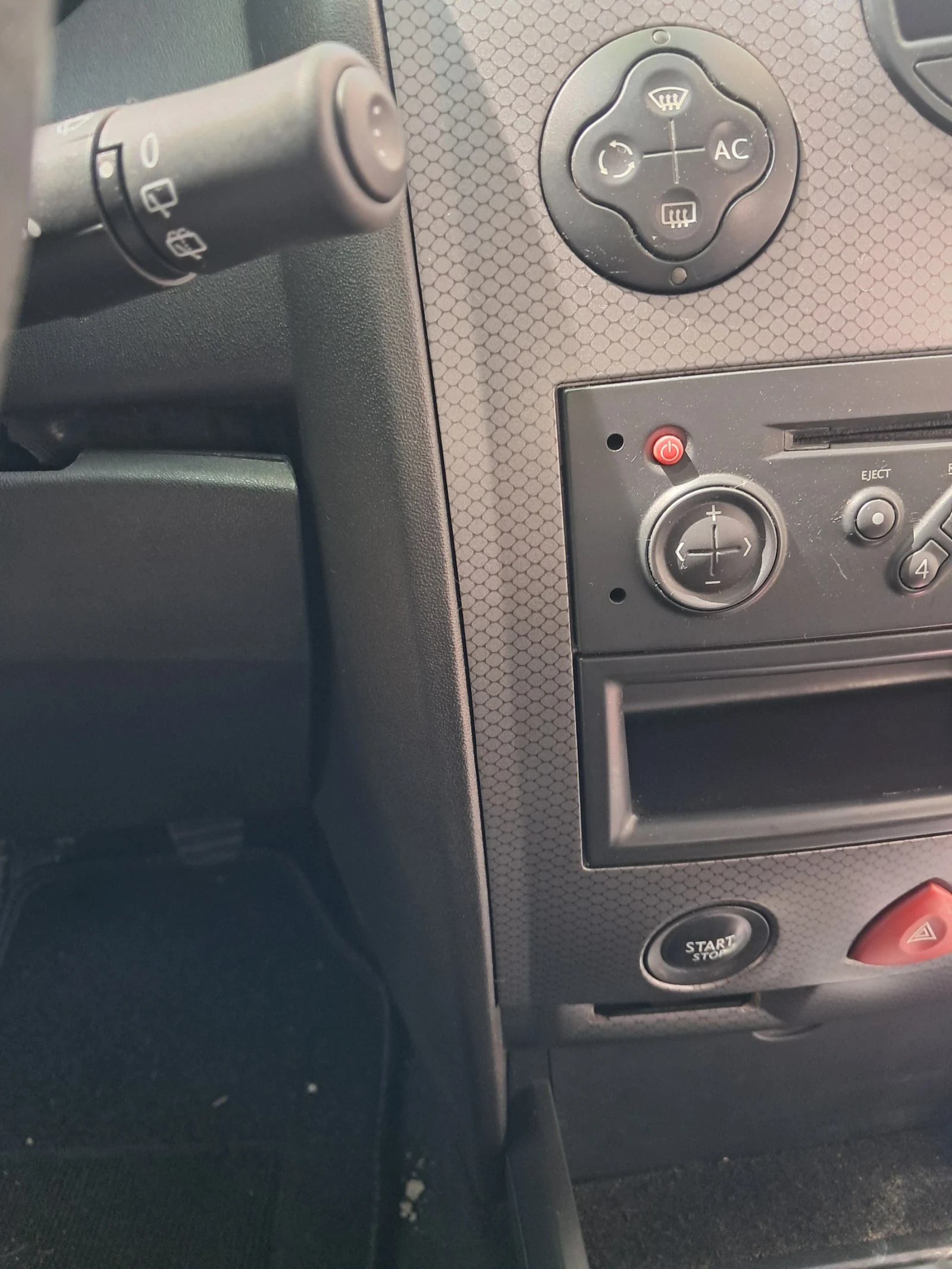 Renault Megane 1.5 DCI, снимка 10 - Автомобили и джипове - 54395018