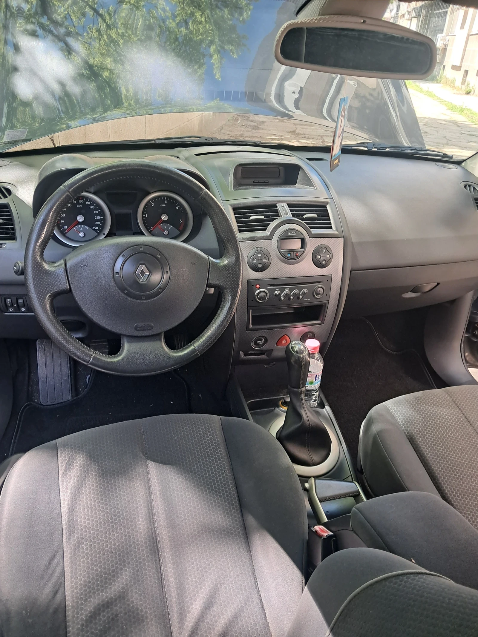 Renault Megane 1.5 DCI, снимка 12 - Автомобили и джипове - 54395018