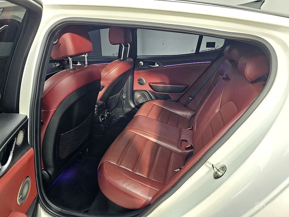Kia Stinger, снимка 9 - Автомобили и джипове - 54573751