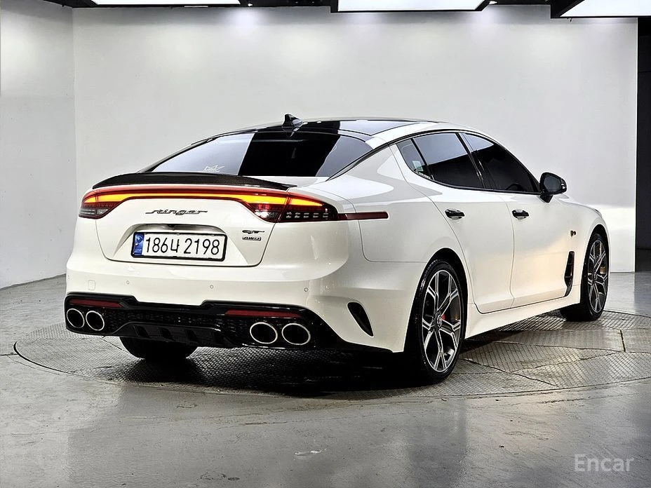 Kia Stinger, снимка 4 - Автомобили и джипове - 54573751