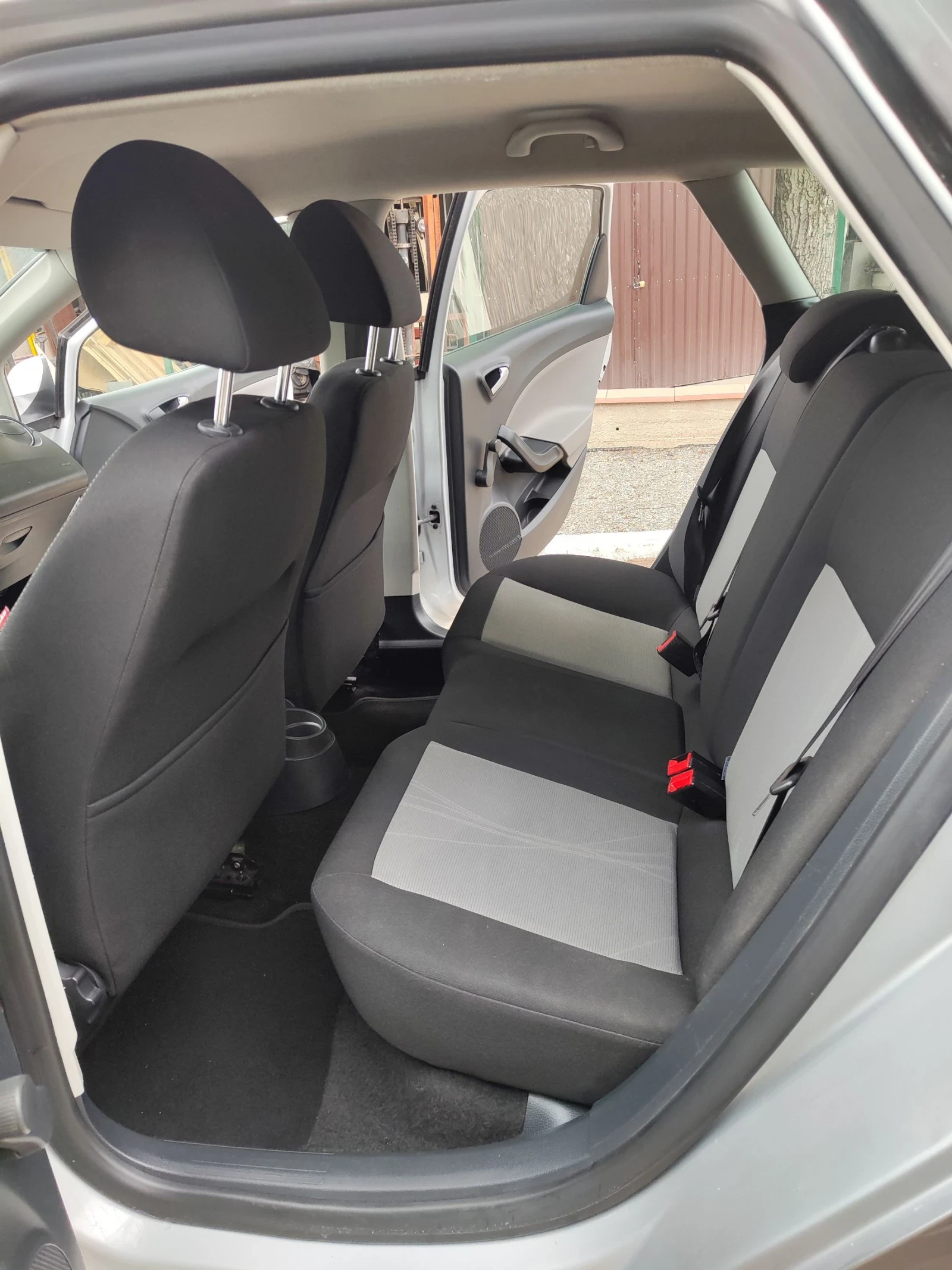 Seat Ibiza, снимка 5 - Автомобили и джипове - 54595651