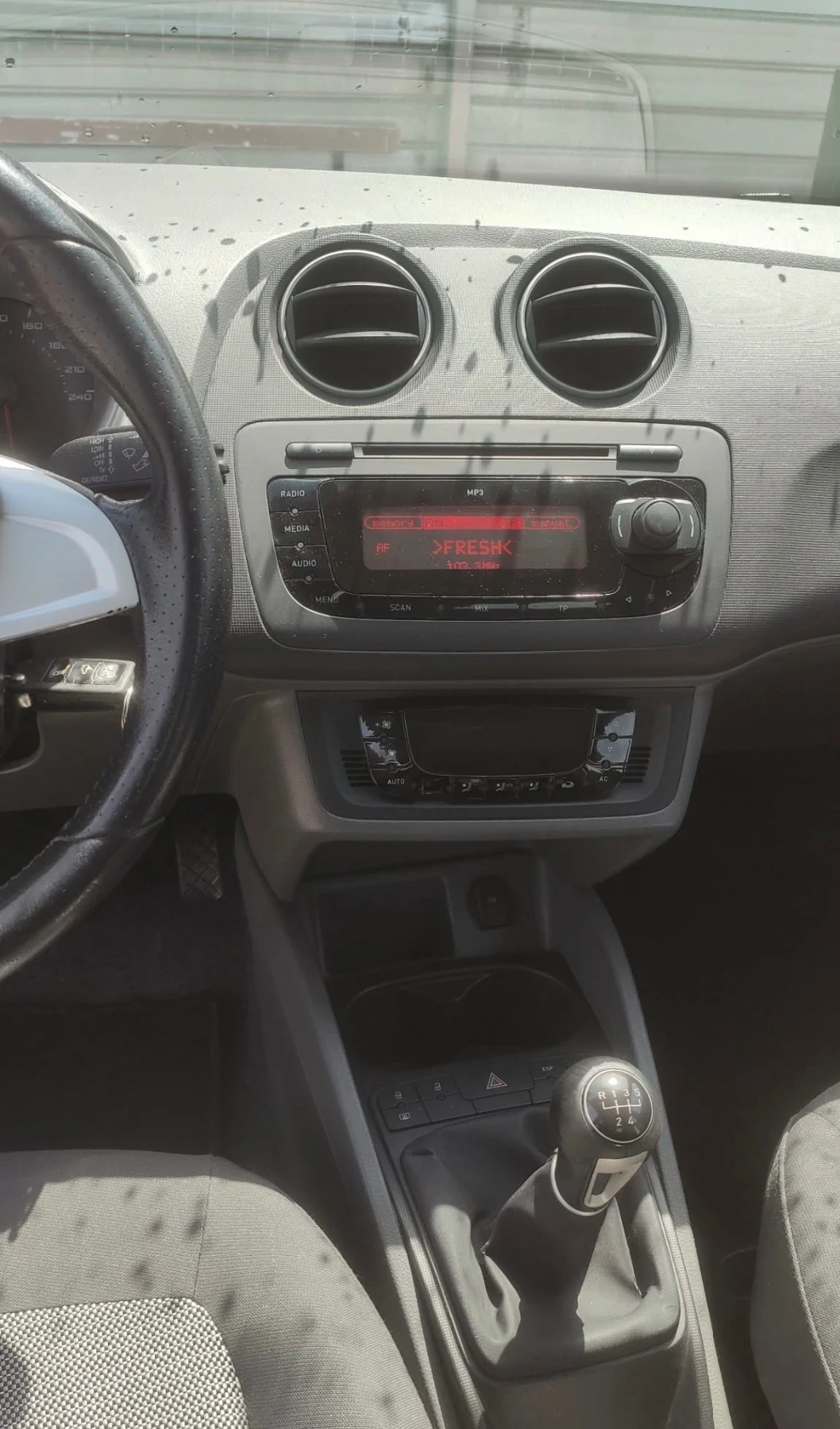 Seat Ibiza 1.4i, снимка 5 - Автомобили и джипове - 54779175