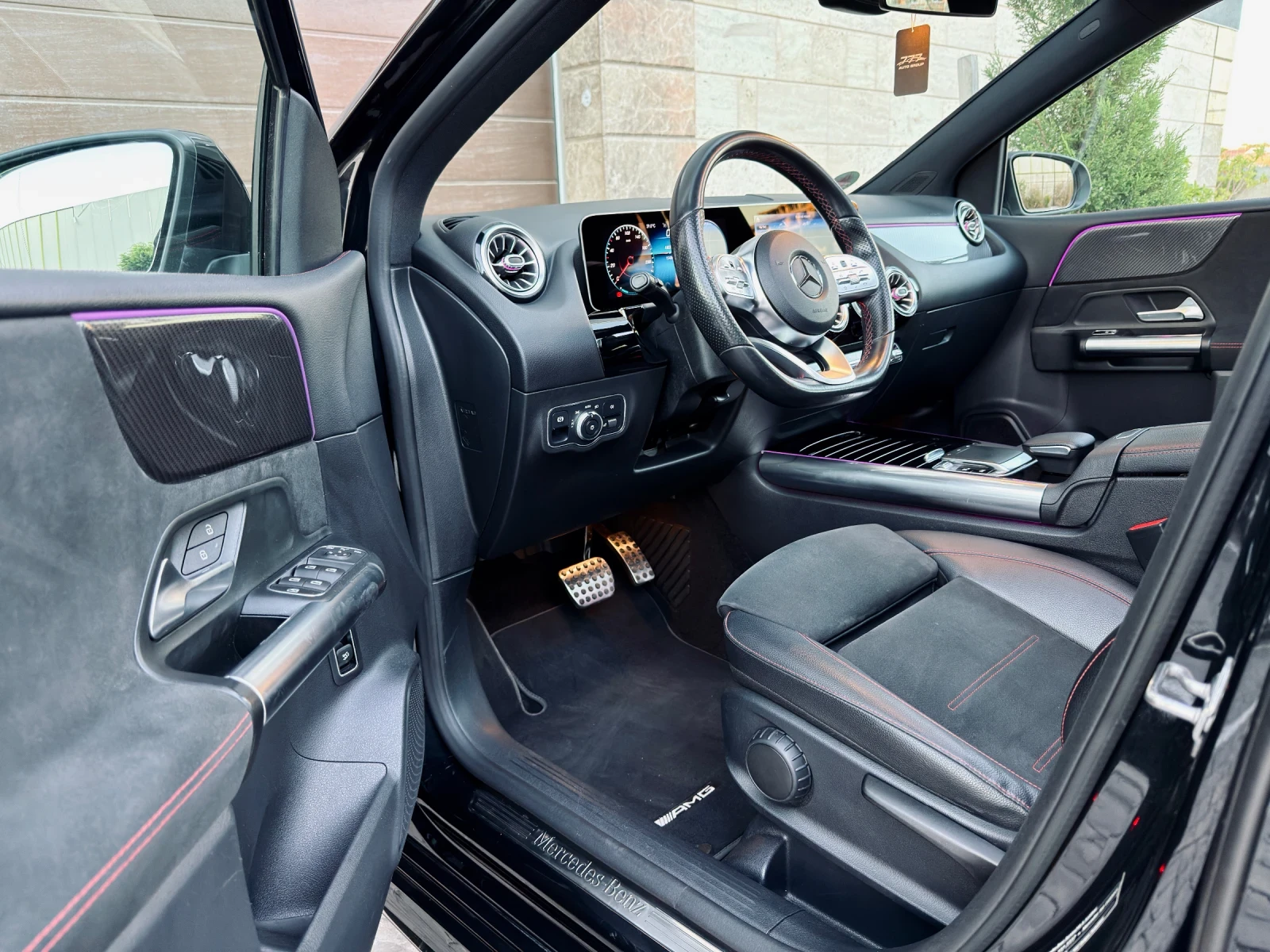 Mercedes-Benz B 200 FULL AMG Panorama Carbon LED ЛИЗИНГ , снимка 8 - Автомобили и джипове - 55180790