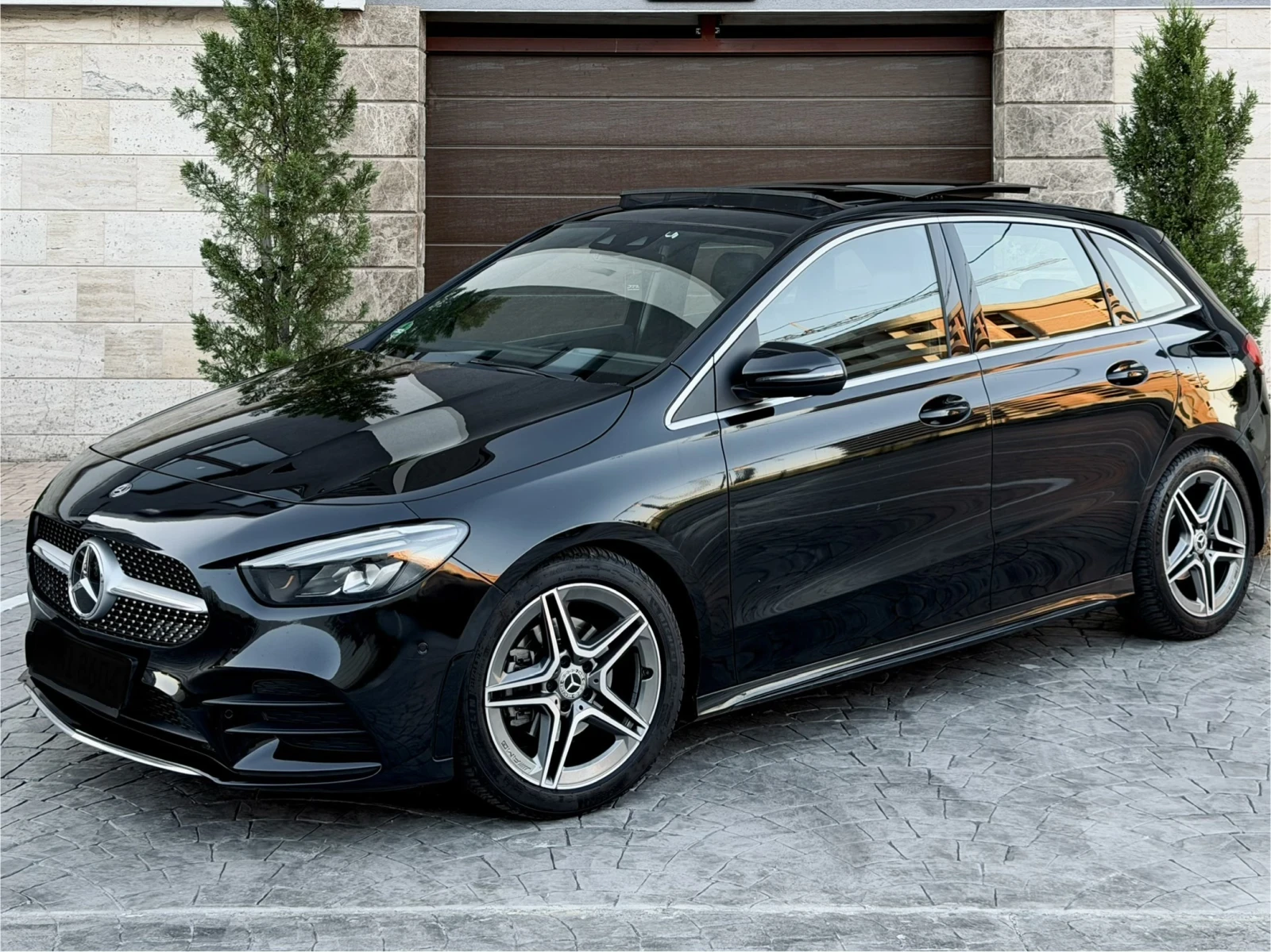 Mercedes-Benz B 200 FULL AMG Panorama Carbon LED ЛИЗИНГ , снимка 2 - Автомобили и джипове - 55180790