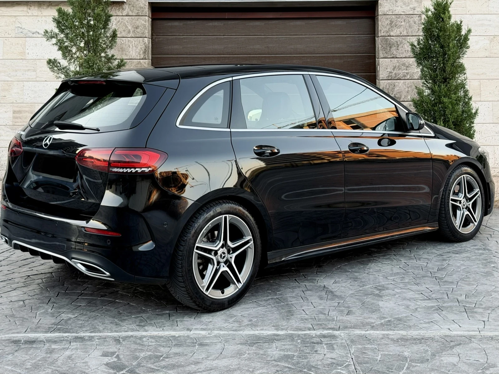 Mercedes-Benz B 200 FULL AMG Panorama Carbon LED ЛИЗИНГ , снимка 6 - Автомобили и джипове - 55180790