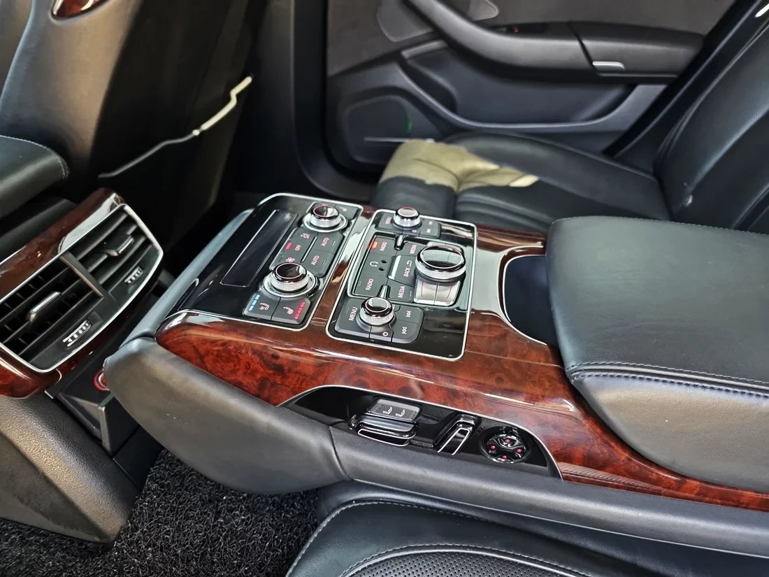 Audi A8 4.2T 360CAM/PANO/EKPAHИ/МАСАЖИ/, снимка 8 - Автомобили и джипове - 55190860