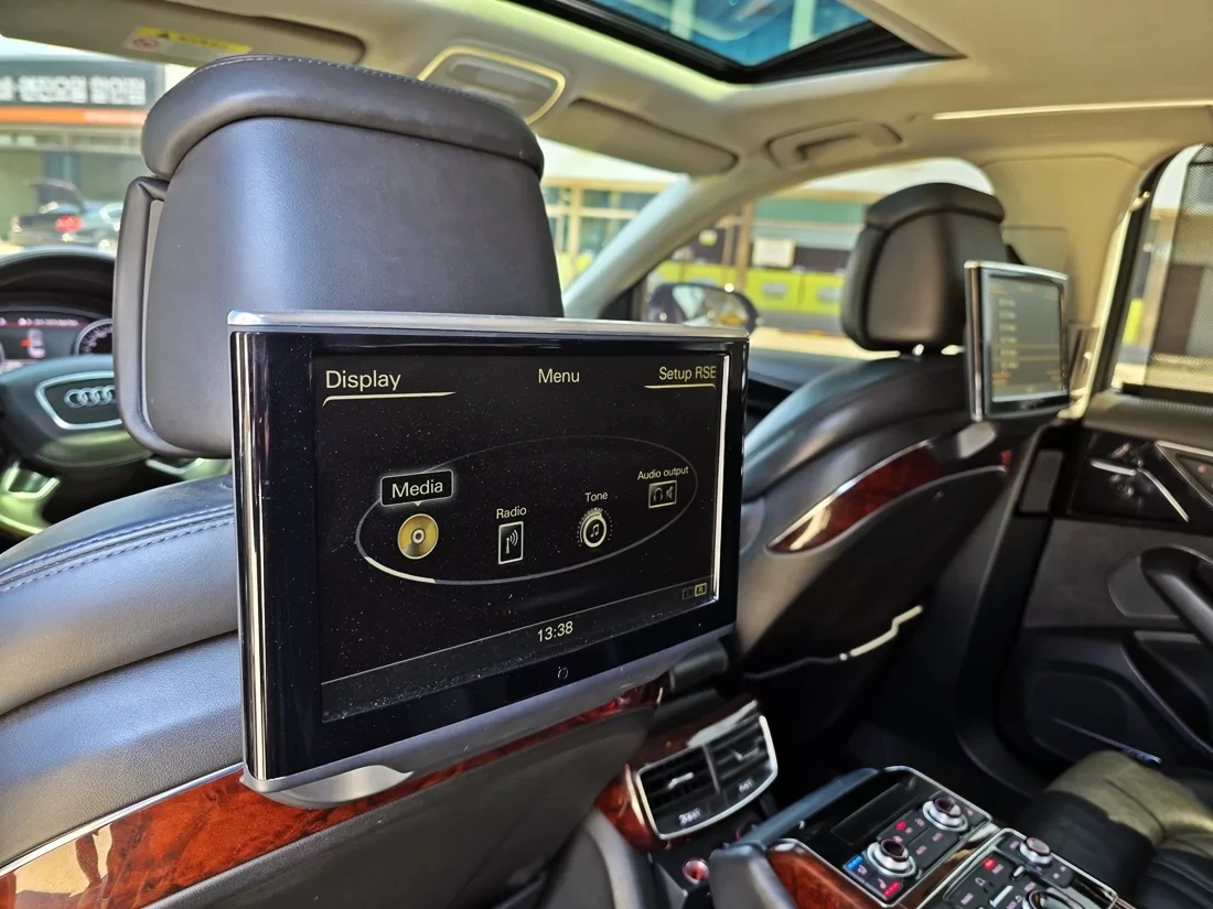 Audi A8 4.2T 360CAM/PANO/EKPAHИ/МАСАЖИ/, снимка 9 - Автомобили и джипове - 55190860
