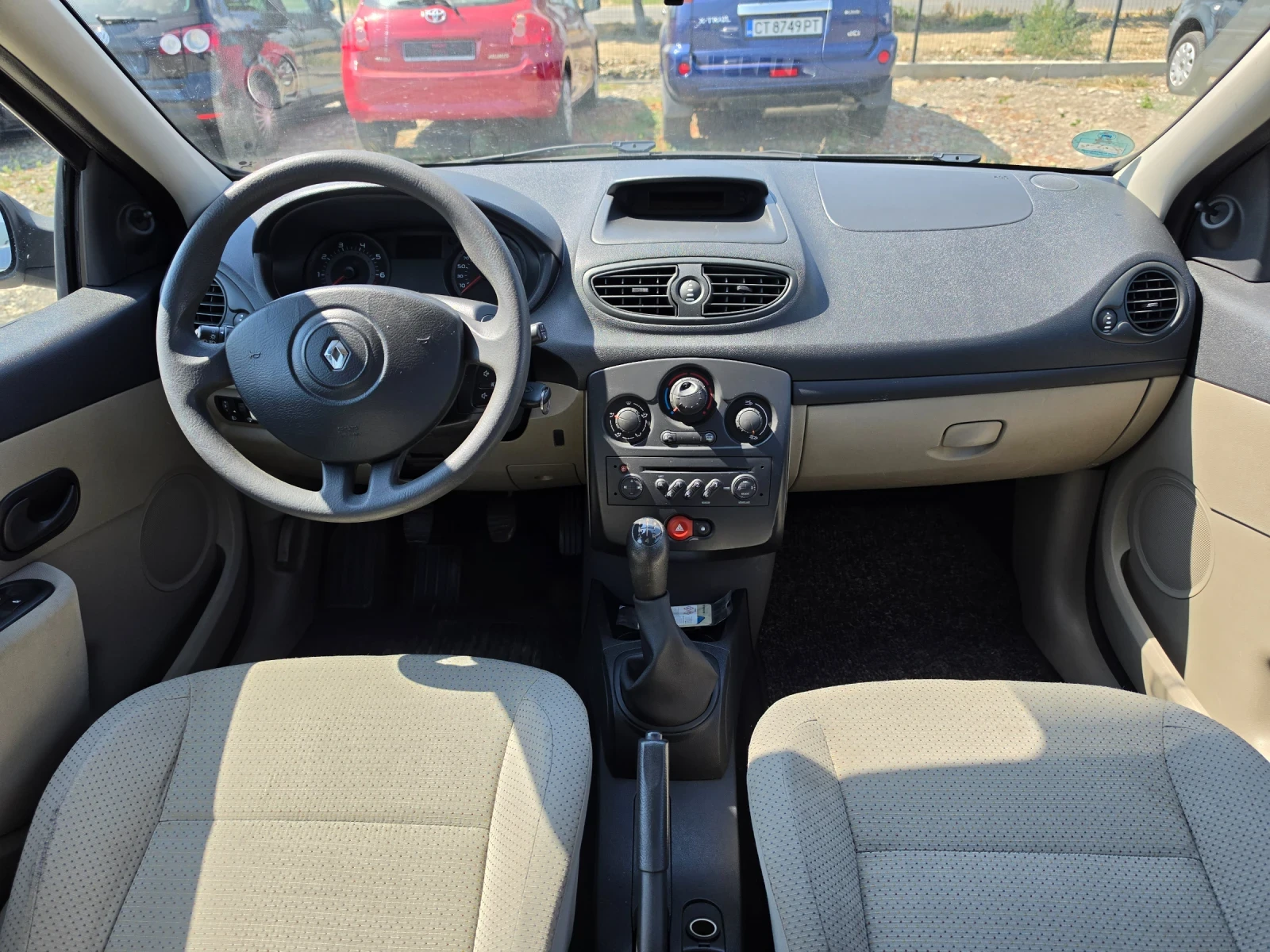 Renault Clio 1.2i, снимка 8 - Автомобили и джипове - 55557229