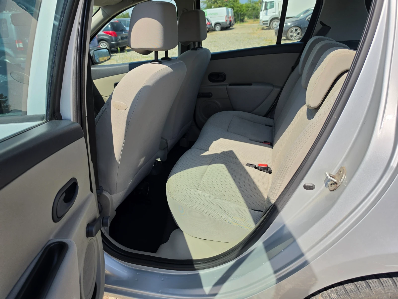 Renault Clio 1.2i, снимка 13 - Автомобили и джипове - 55557229