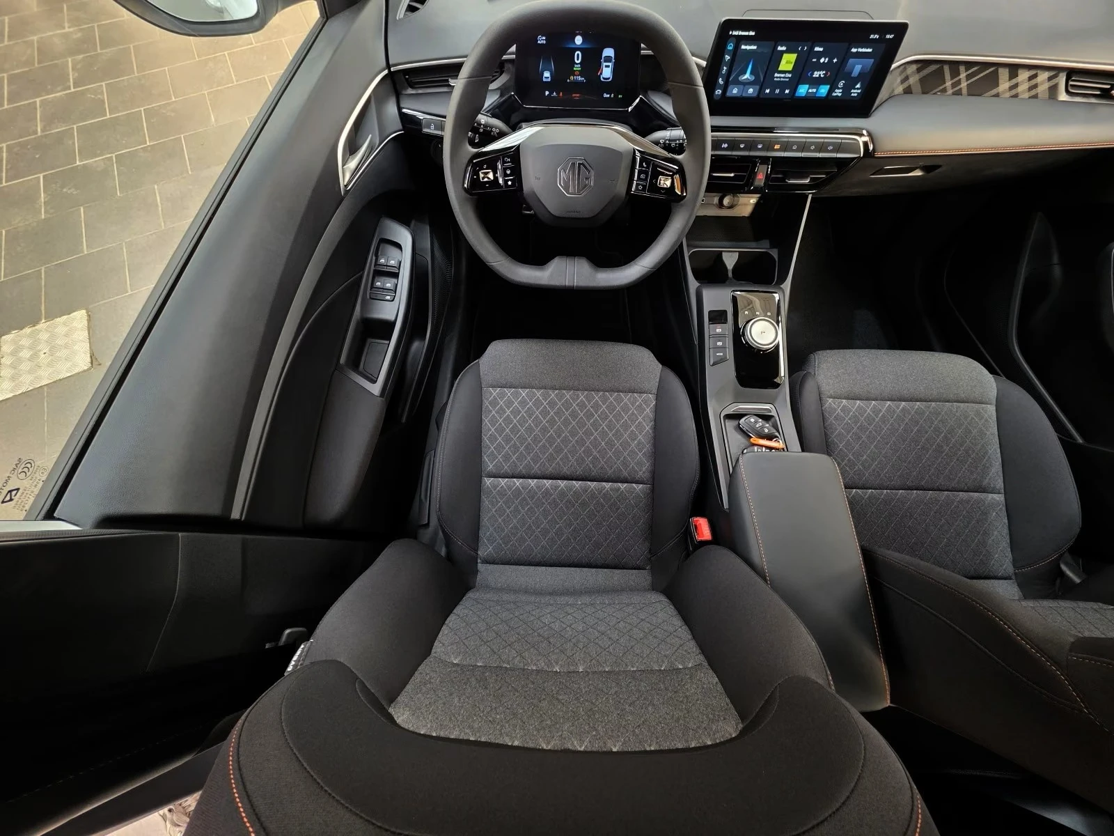 Mg 3 Hybrid CAMERA/ NAVI / , снимка 8 - Автомобили и джипове - 56621845