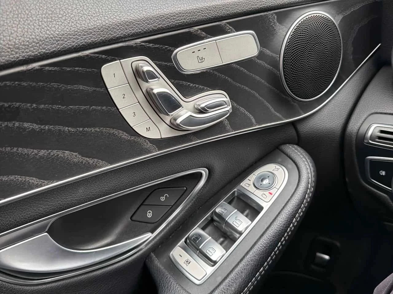Mercedes-Benz C 300, снимка 11 - Автомобили и джипове - 56700105