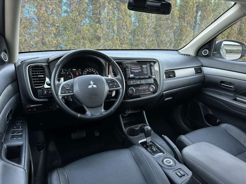 Mitsubishi Outlander 2.2 DID 4X4 7 МЕСТА TOP FULL ШВЕЙЦАРИЯ, снимка 14 - Автомобили и джипове - 49514217