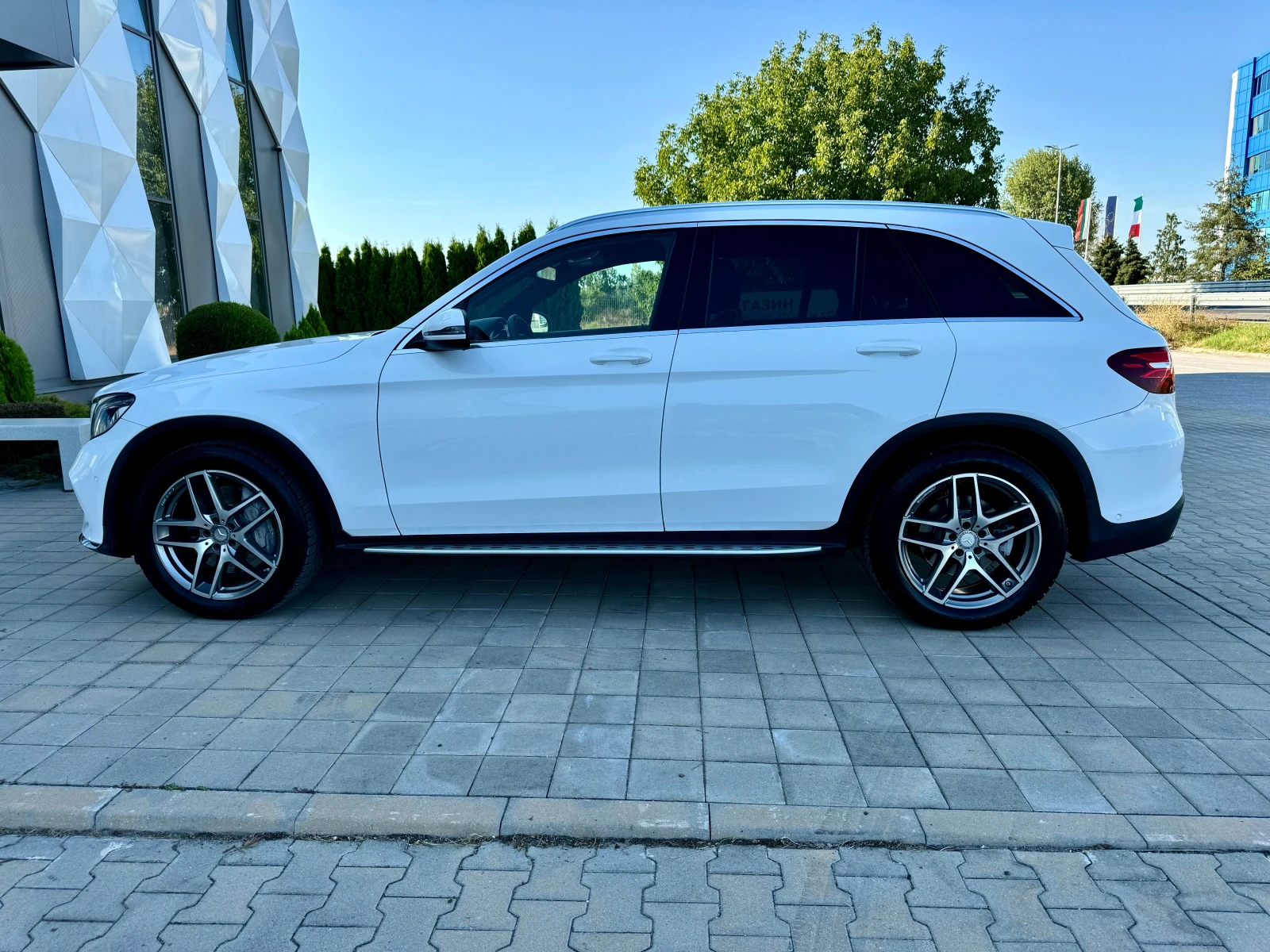 Mercedes-Benz GLC 220 AMG-4MATIC-ПАНОРАМА-ОБДУХВАНЕ-ПОДГРЕВ-LED-ФАРОВЕ- - изображение 8