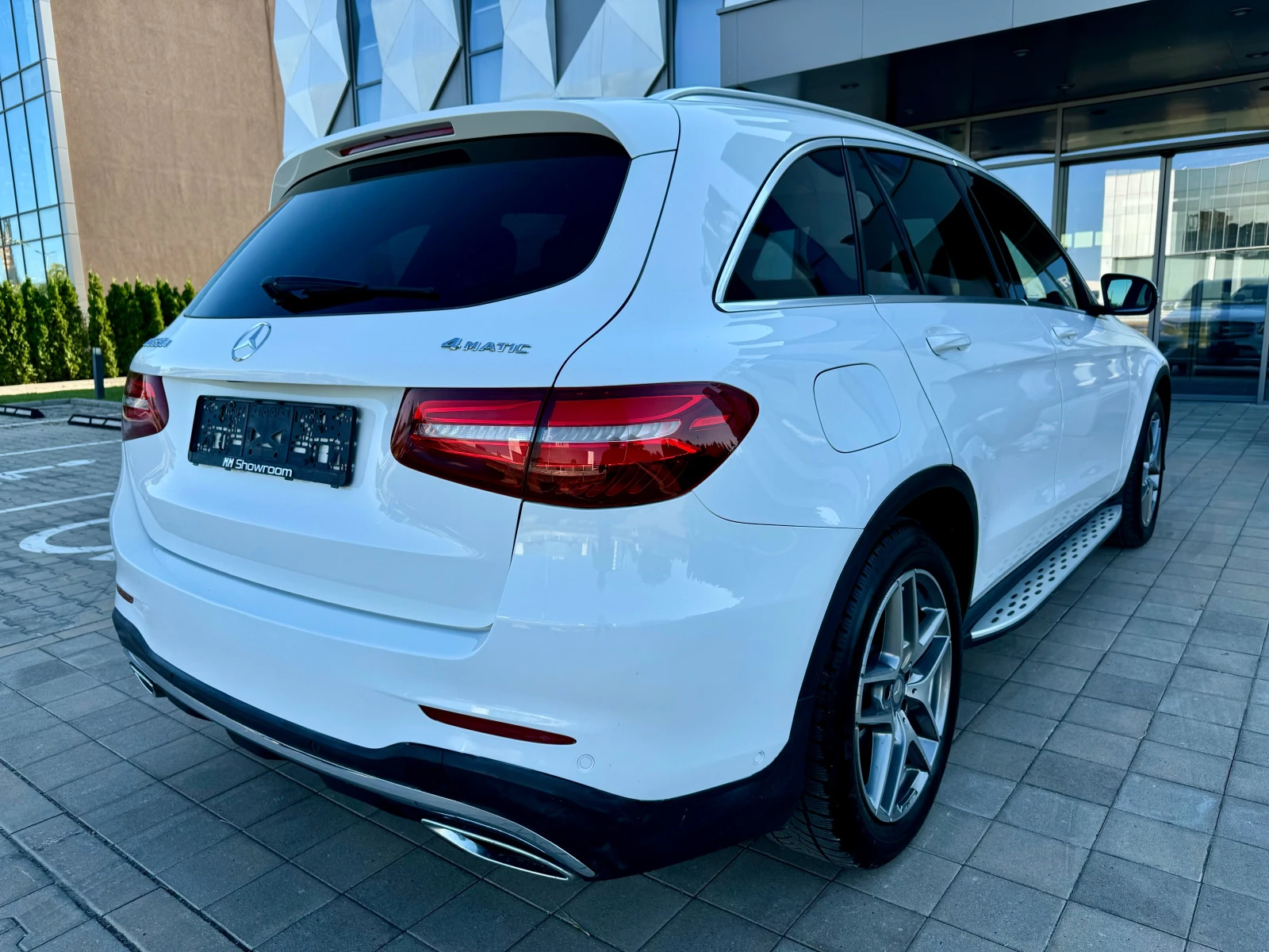 Mercedes-Benz GLC 220 AMG-4MATIC-ПАНОРАМА-ОБДУХВАНЕ-ПОДГРЕВ-LED-ФАРОВЕ- - изображение 5