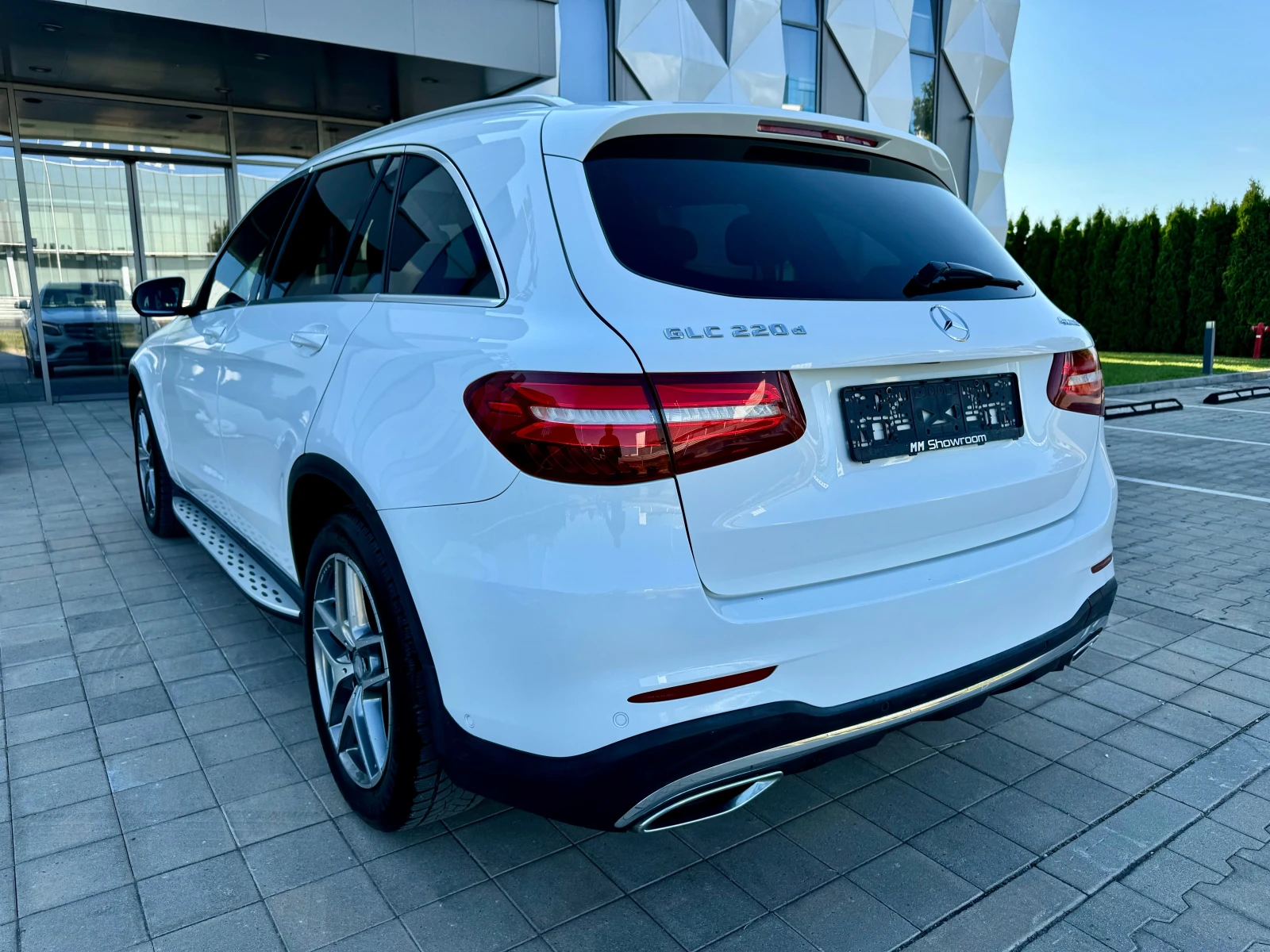 Mercedes-Benz GLC 220 AMG-4MATIC-ПАНОРАМА-ОБДУХВАНЕ-ПОДГРЕВ-LED-ФАРОВЕ- - изображение 7