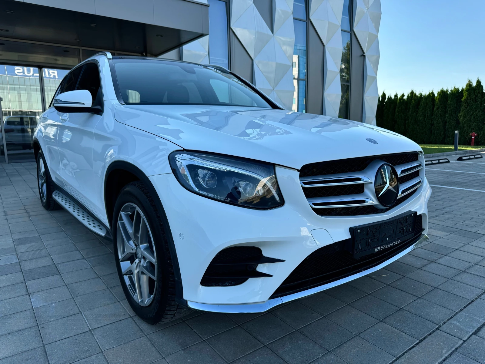 Mercedes-Benz GLC 220 AMG-4MATIC-ПАНОРАМА-ОБДУХВАНЕ-ПОДГРЕВ-LED-ФАРОВЕ- - изображение 3