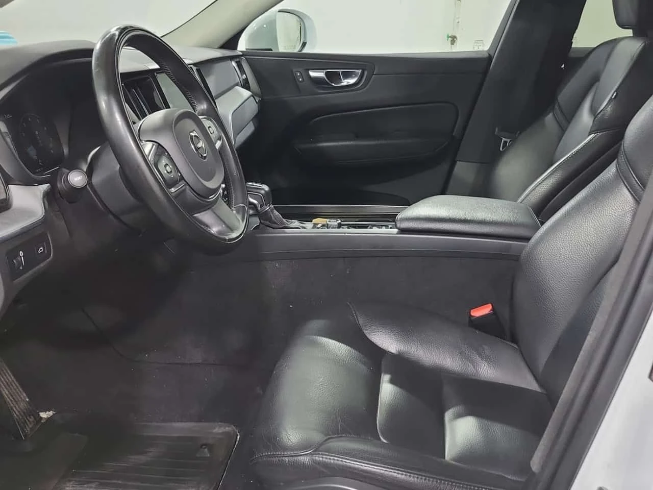 Volvo XC60 MOMENTUM  CARFAX, снимка 5 - Автомобили и джипове - 54589603