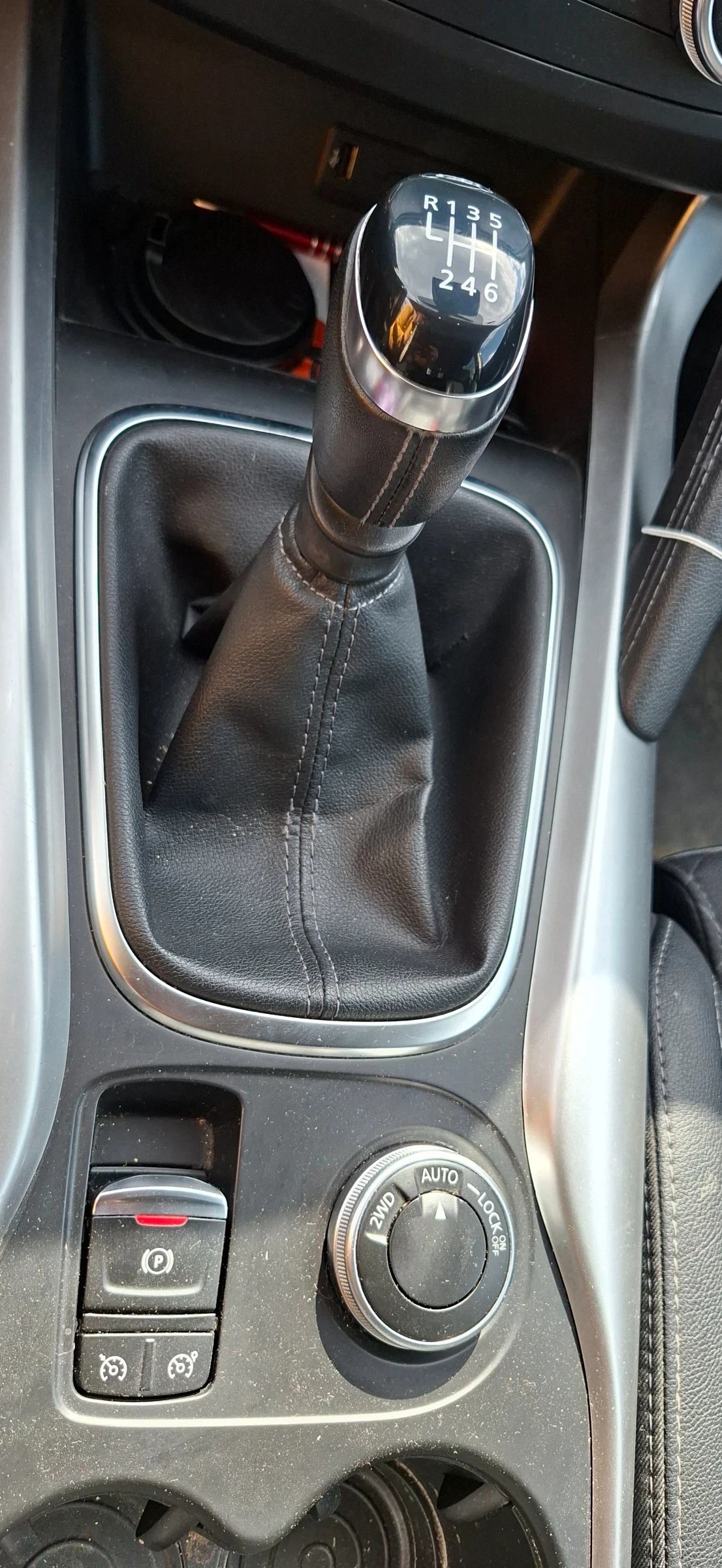 Renault Kadjar, снимка 2 - Автомобили и джипове - 56443225
