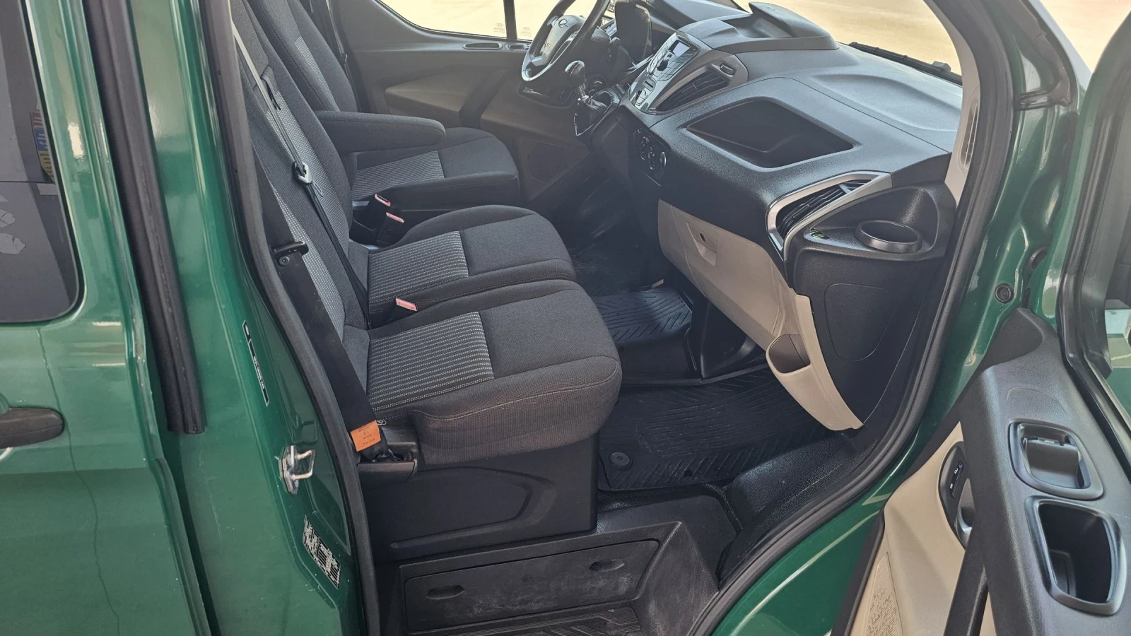 Ford Transit Custom 2.0 TDI ТОВАРОПЪТНИЧЕСКИ 6 МЕСТА-КЛИМА , снимка 12 - Бусове и автобуси - 54805711