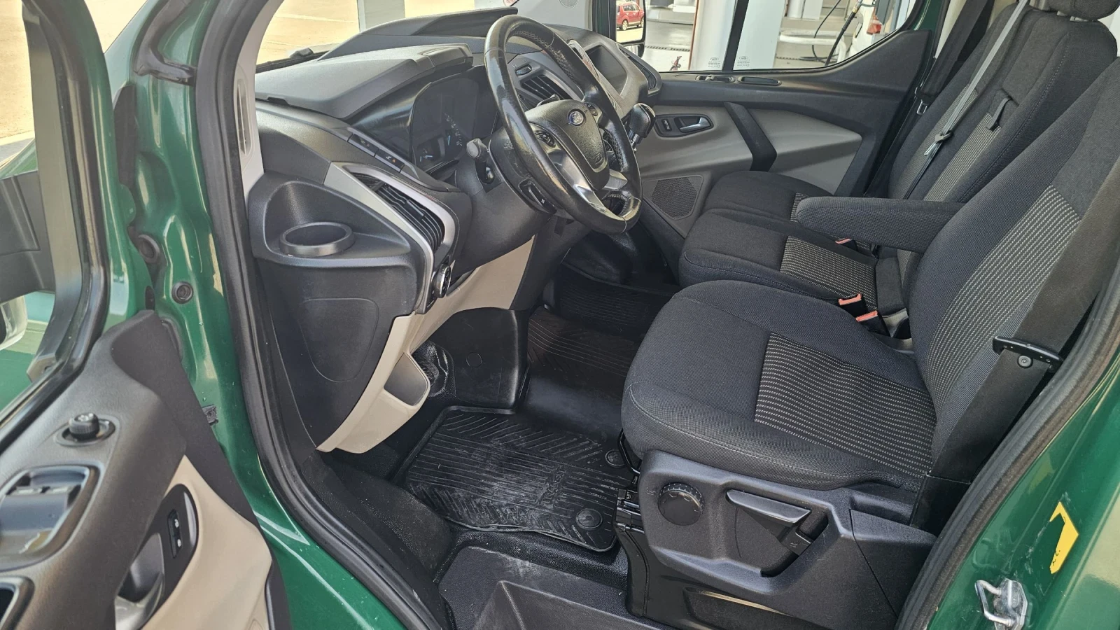 Ford Transit Custom 2.0 TDI ТОВАРОПЪТНИЧЕСКИ 6 МЕСТА-КЛИМА , снимка 8 - Бусове и автобуси - 54805711